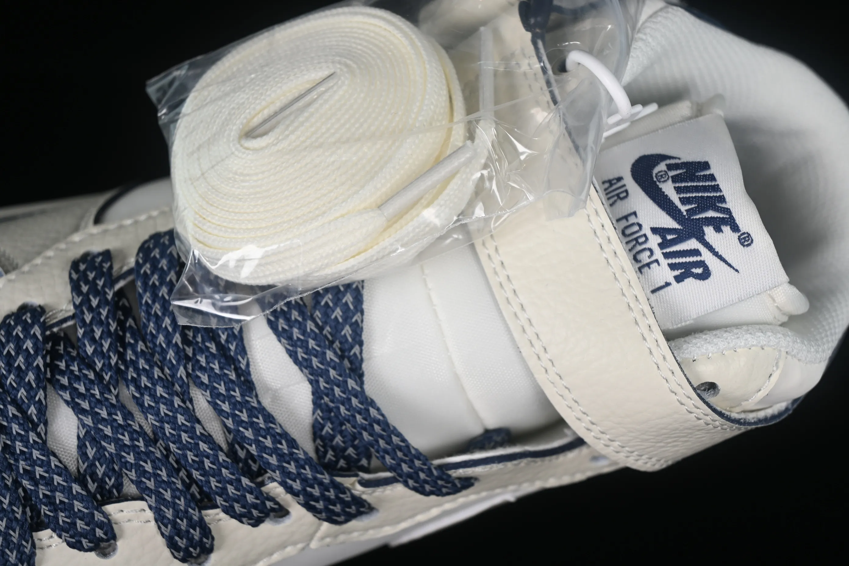 All categories Nk Air Force 1 Air Force series Nk Air Force 1 Mid Air Force mid-top Nk Air Force 1'07 Mid dark blue pearlescent small hook Air Force One mid-top casual sneakers SG2356-801